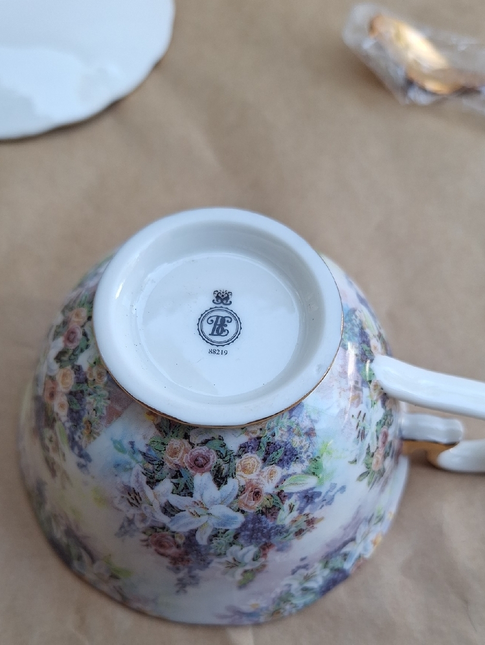 Vintage Bradford Editions teacup and saucer & Spoon"Glorious Chintz" - Picture 8 of 8